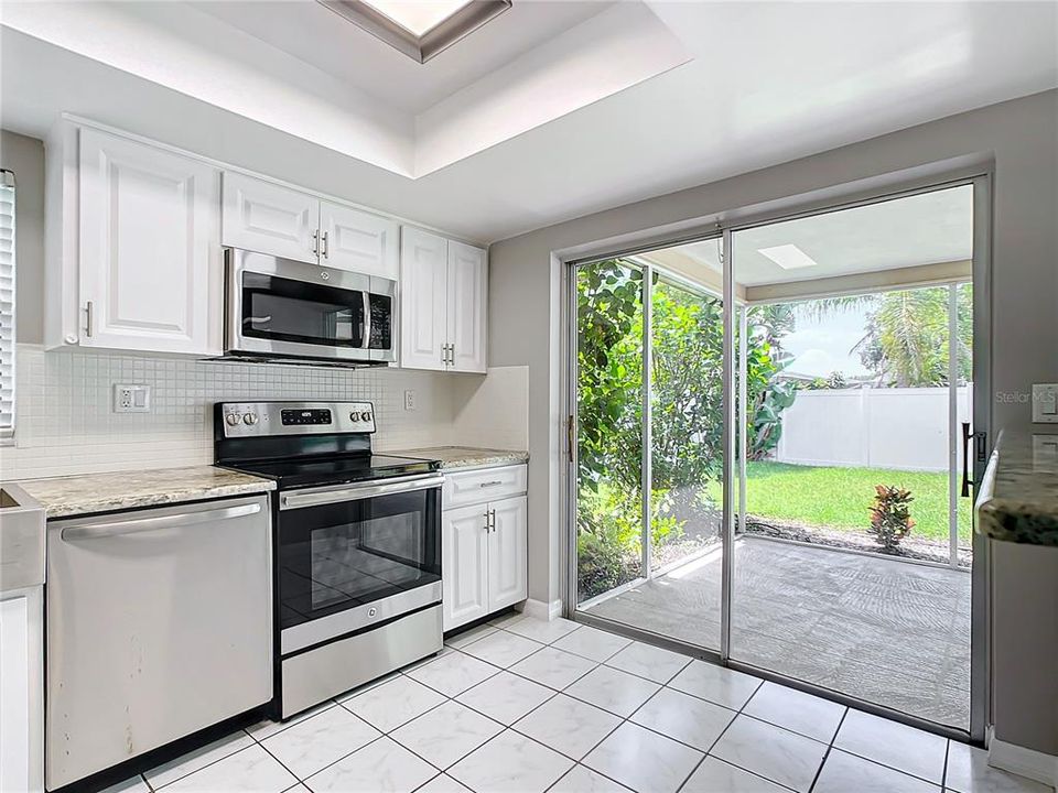 For Sale: $394,900 (2 beds, 1 baths, 964 Square Feet)