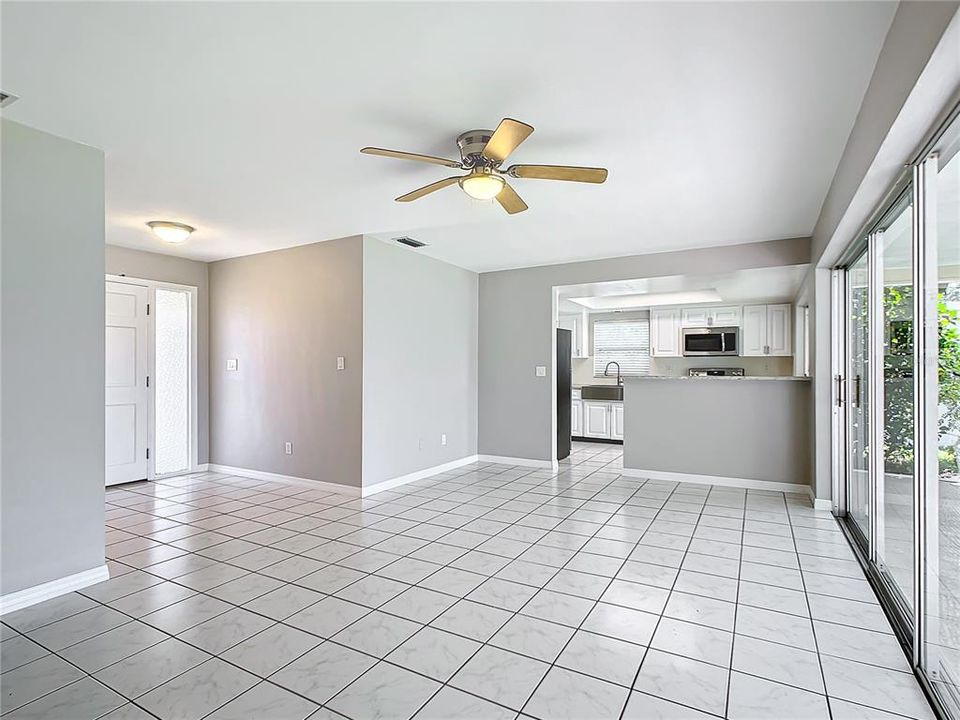 For Sale: $394,900 (2 beds, 1 baths, 964 Square Feet)