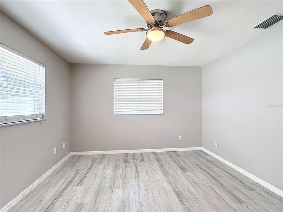 For Sale: $394,900 (2 beds, 1 baths, 964 Square Feet)