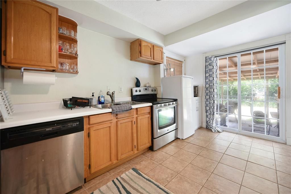 For Sale: $335,000 (2 beds, 2 baths, 1200 Square Feet)