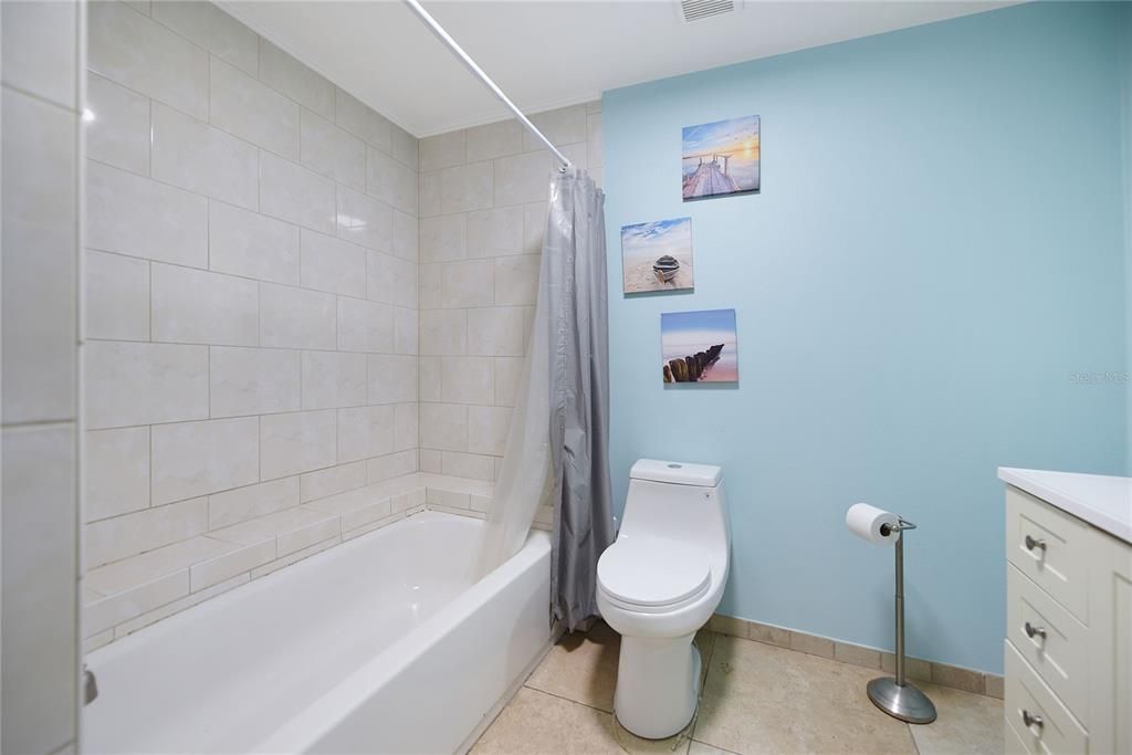 For Sale: $335,000 (2 beds, 2 baths, 1200 Square Feet)