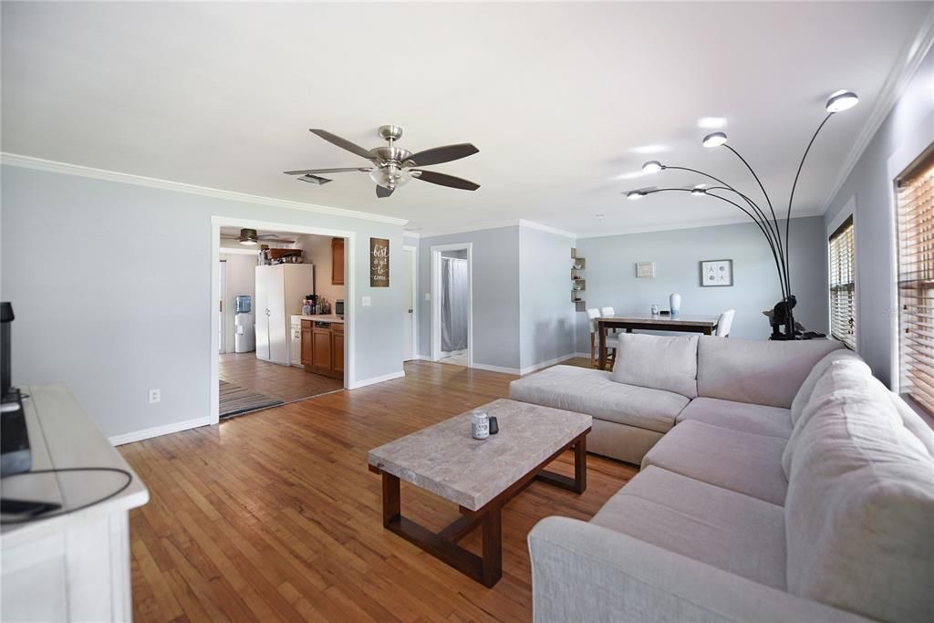 For Sale: $335,000 (2 beds, 2 baths, 1200 Square Feet)