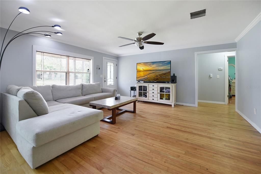 For Sale: $335,000 (2 beds, 2 baths, 1200 Square Feet)