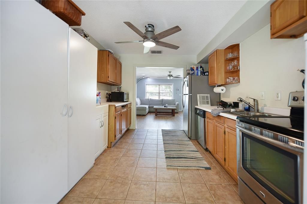 For Sale: $335,000 (2 beds, 2 baths, 1200 Square Feet)