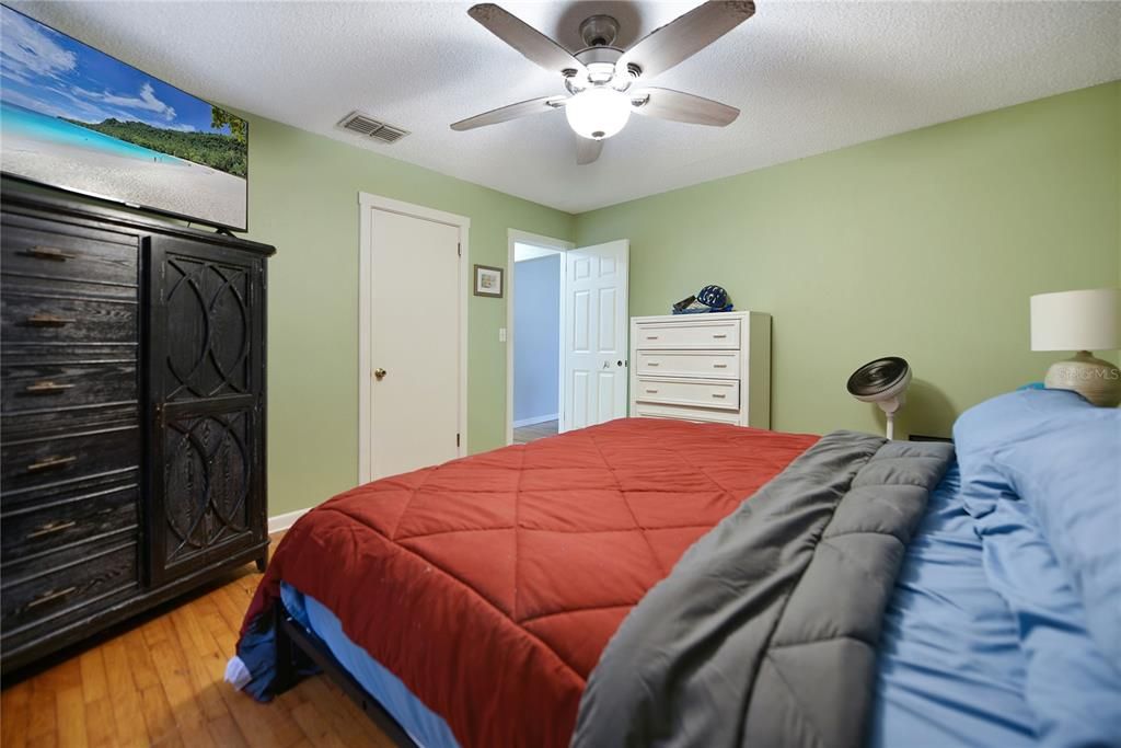 For Sale: $335,000 (2 beds, 2 baths, 1200 Square Feet)