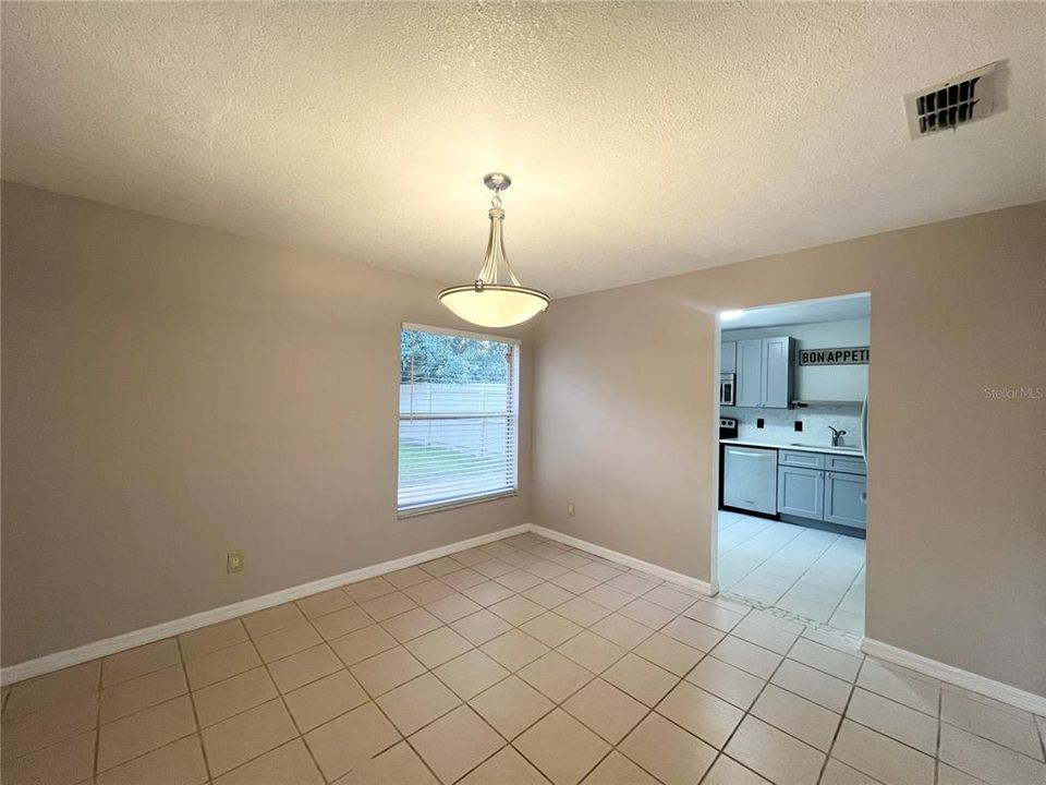 For Sale: $349,900 (2 beds, 2 baths, 1123 Square Feet)