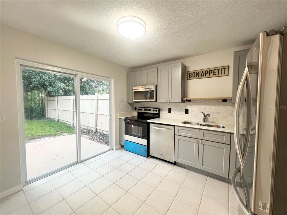 For Sale: $349,900 (2 beds, 2 baths, 1123 Square Feet)