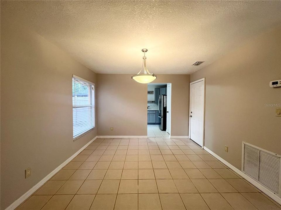 For Sale: $349,900 (2 beds, 2 baths, 1123 Square Feet)