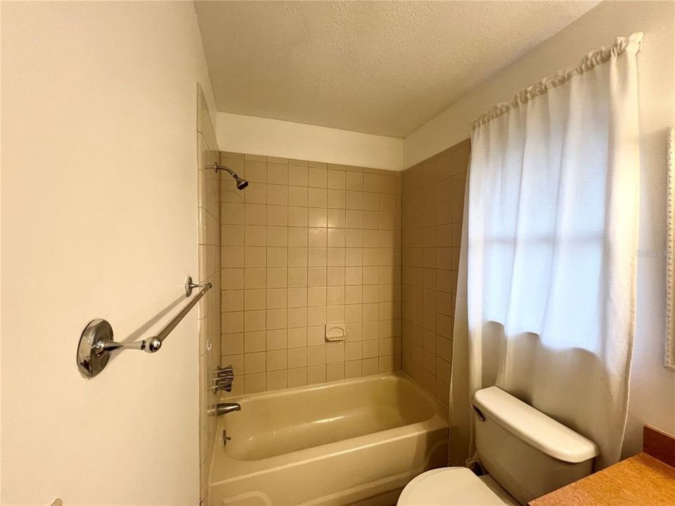 For Sale: $349,900 (2 beds, 2 baths, 1123 Square Feet)