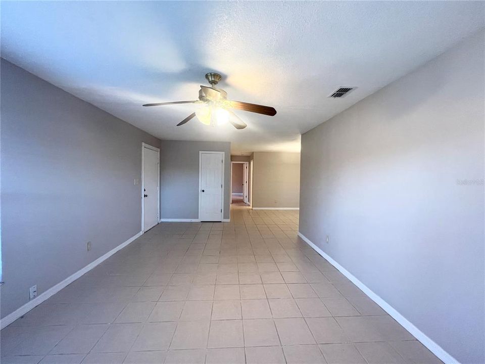 For Sale: $349,900 (2 beds, 2 baths, 1123 Square Feet)