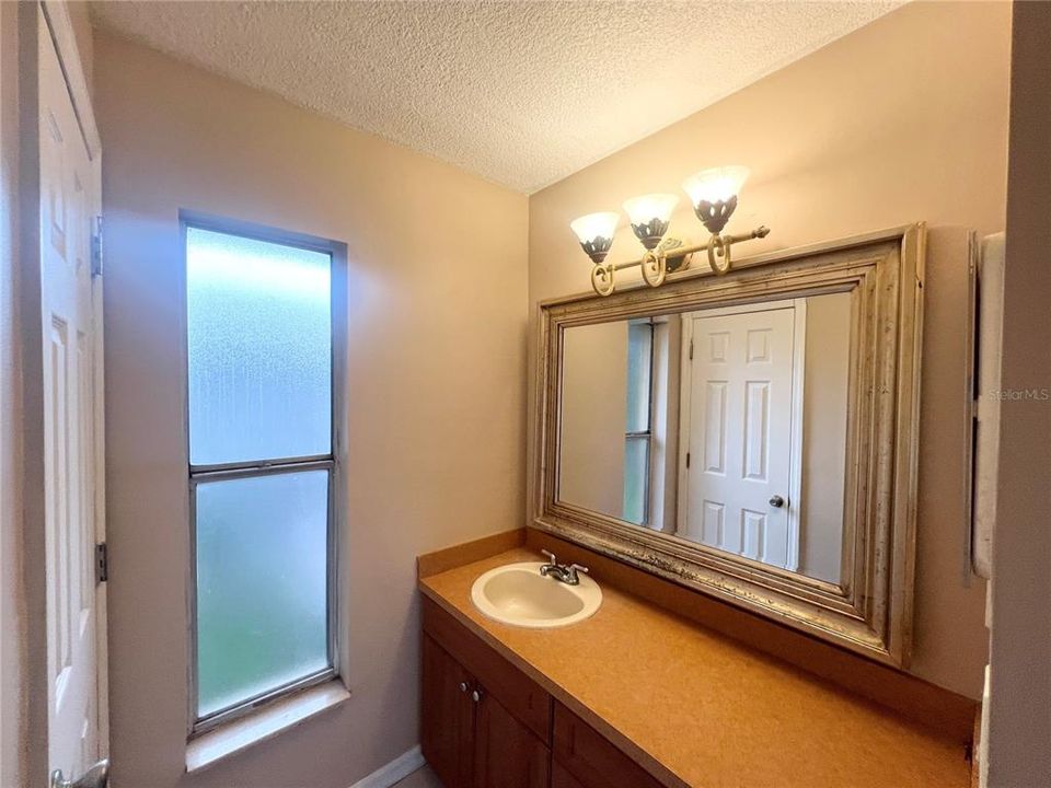 For Sale: $349,900 (2 beds, 2 baths, 1123 Square Feet)