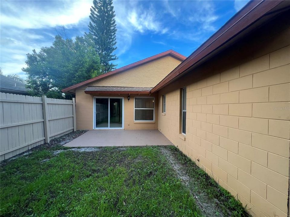 For Sale: $349,900 (2 beds, 2 baths, 1123 Square Feet)