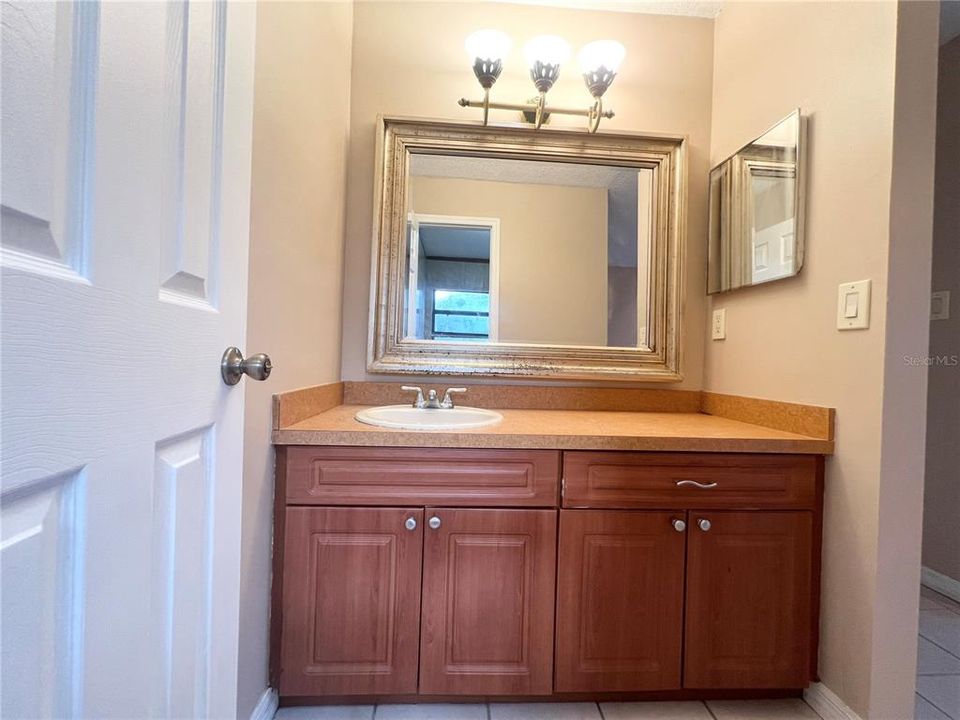 For Sale: $349,900 (2 beds, 2 baths, 1123 Square Feet)