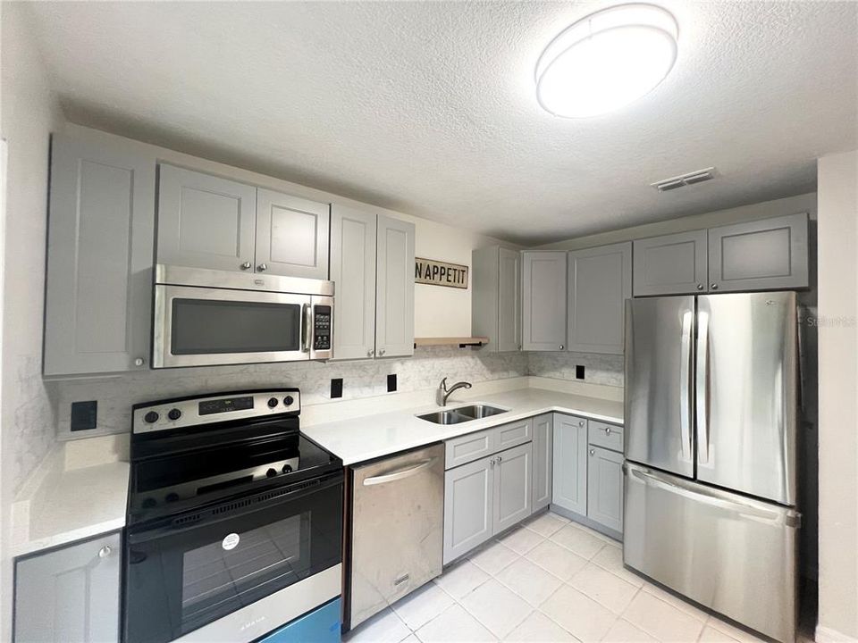 For Sale: $349,900 (2 beds, 2 baths, 1123 Square Feet)