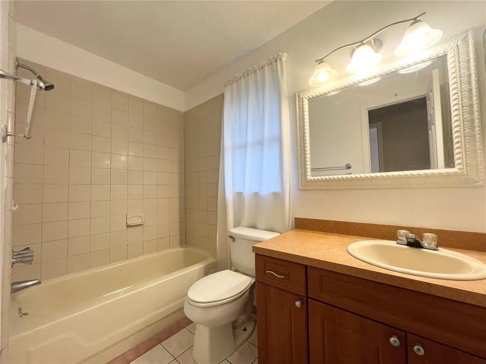For Sale: $349,900 (2 beds, 2 baths, 1123 Square Feet)
