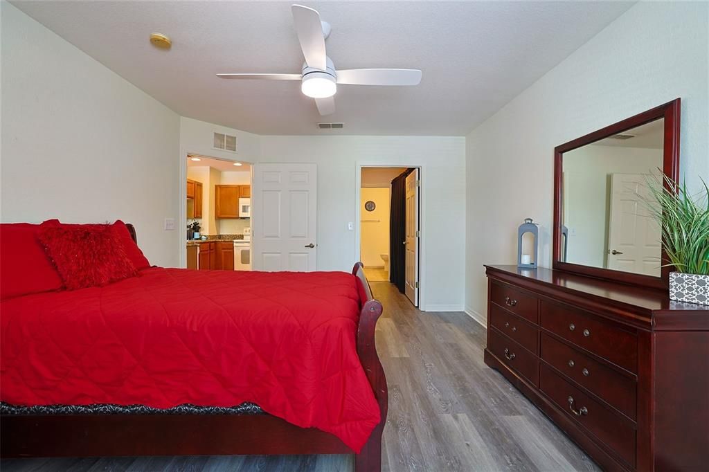 For Sale: $175,000 (2 beds, 2 baths, 1035 Square Feet)