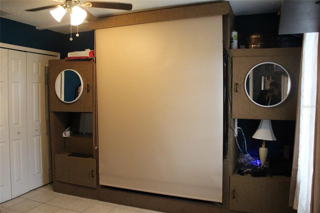 Paramount Queen Size Murphy Bed