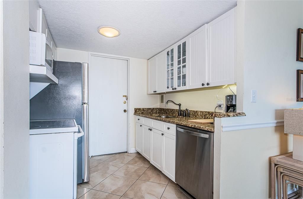 Active With Contract: $499,900 (2 beds, 1 baths, 1090 Square Feet)