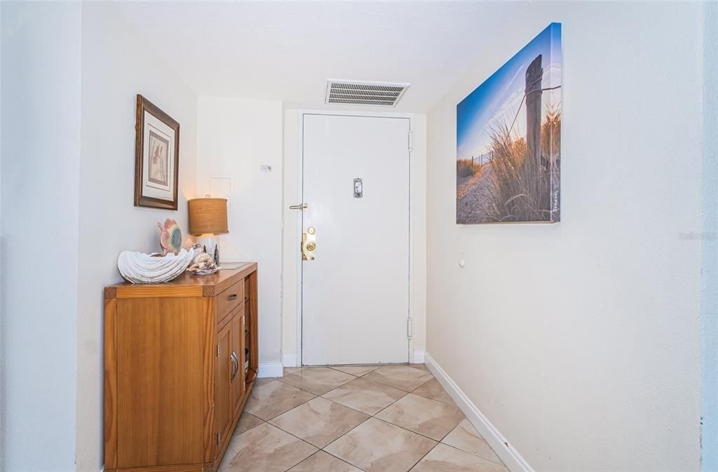 Active With Contract: $499,900 (2 beds, 1 baths, 1090 Square Feet)