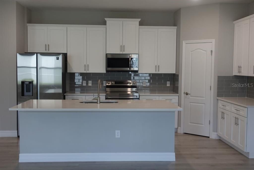 Kitchen center island