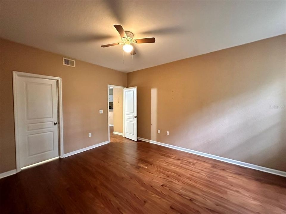 For Sale: $230,000 (2 beds, 2 baths, 1032 Square Feet)