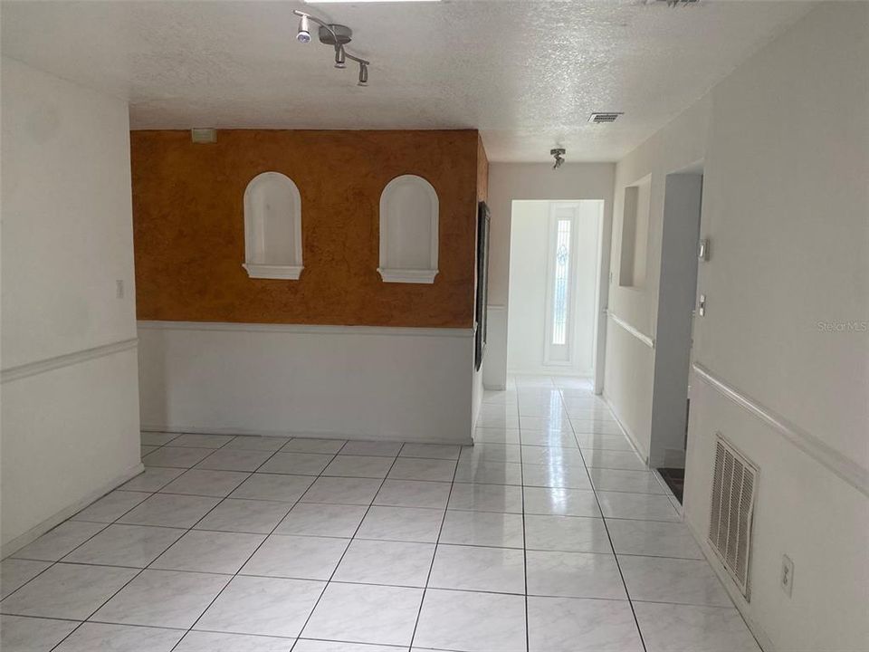 Activo con contrato: $447,900 (3 camas, 4 baños, 1913 Pies cuadrados)