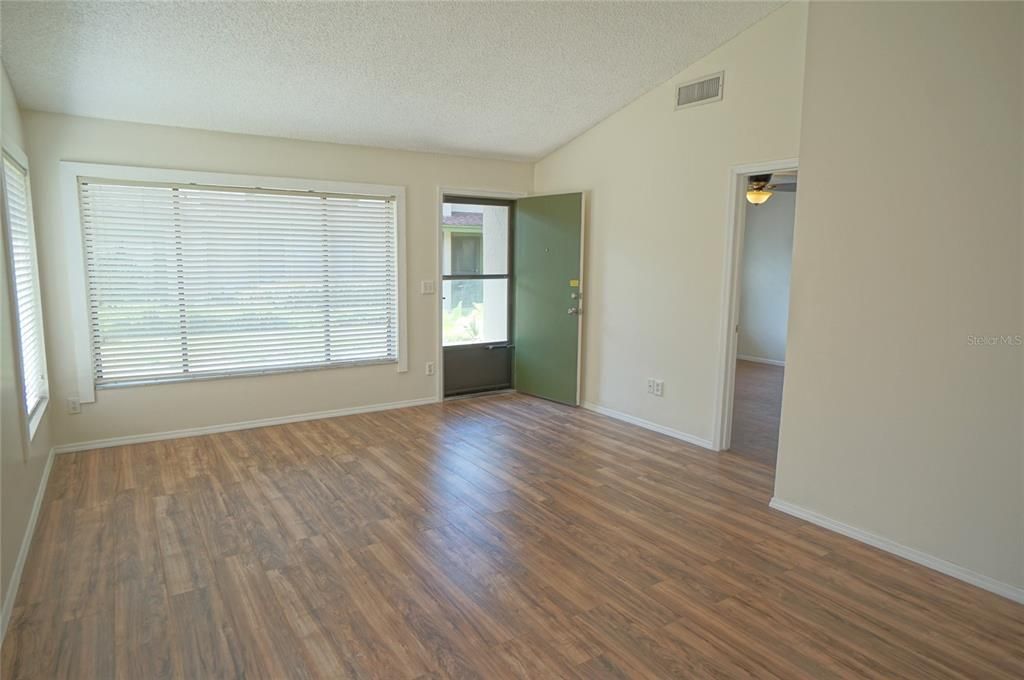 For Rent: $1,995 (2 beds, 2 baths, 1036 Square Feet)