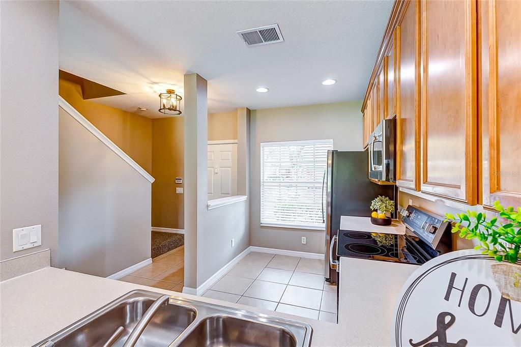 For Sale: $279,900 (2 beds, 2 baths, 1071 Square Feet)