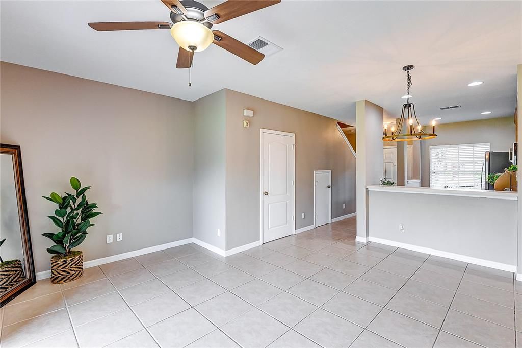 For Sale: $279,900 (2 beds, 2 baths, 1071 Square Feet)