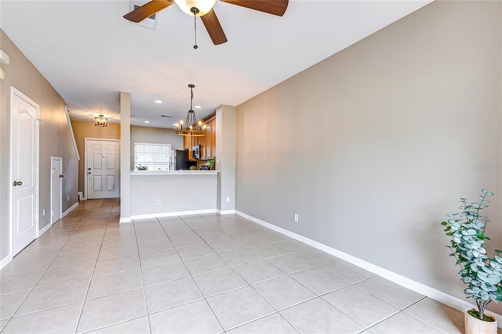 For Sale: $279,900 (2 beds, 2 baths, 1071 Square Feet)