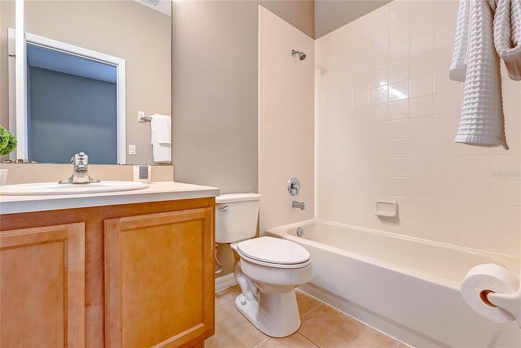 For Sale: $279,900 (2 beds, 2 baths, 1071 Square Feet)