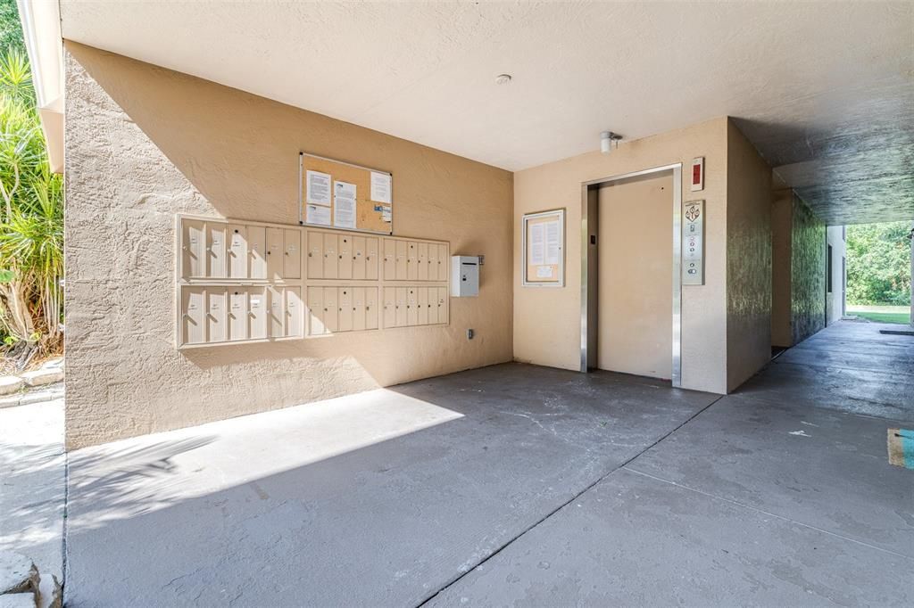 For Sale: $239,900 (2 beds, 2 baths, 1160 Square Feet)