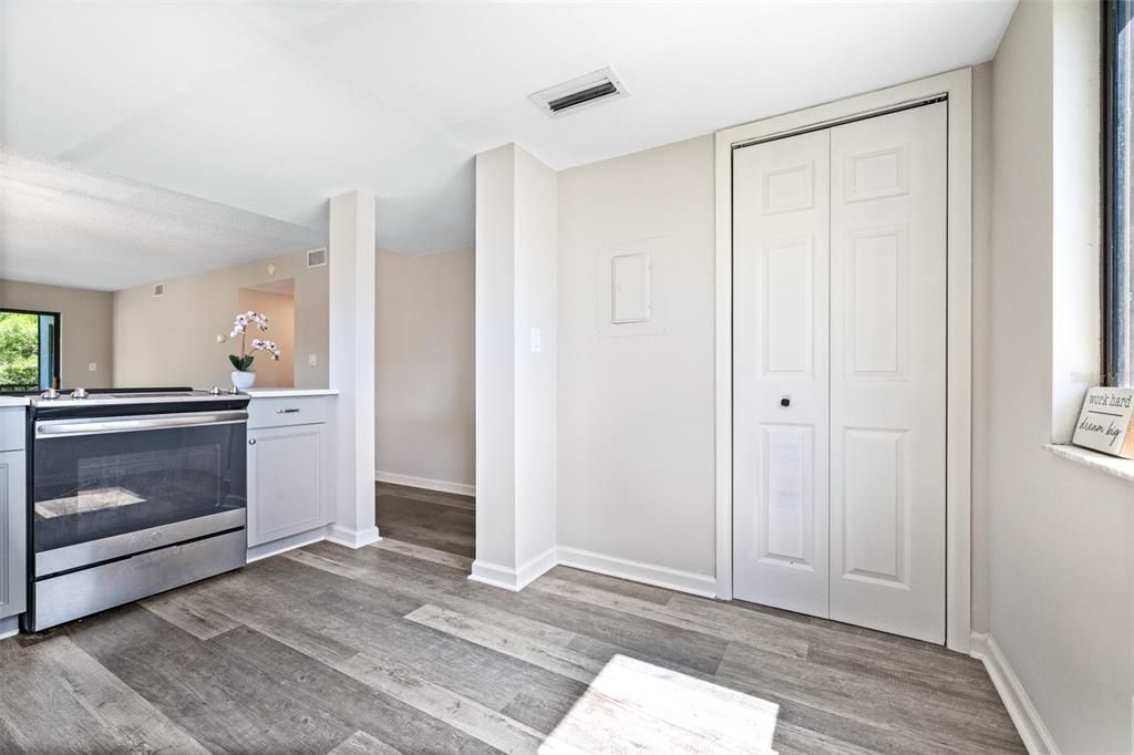 For Sale: $239,900 (2 beds, 2 baths, 1160 Square Feet)