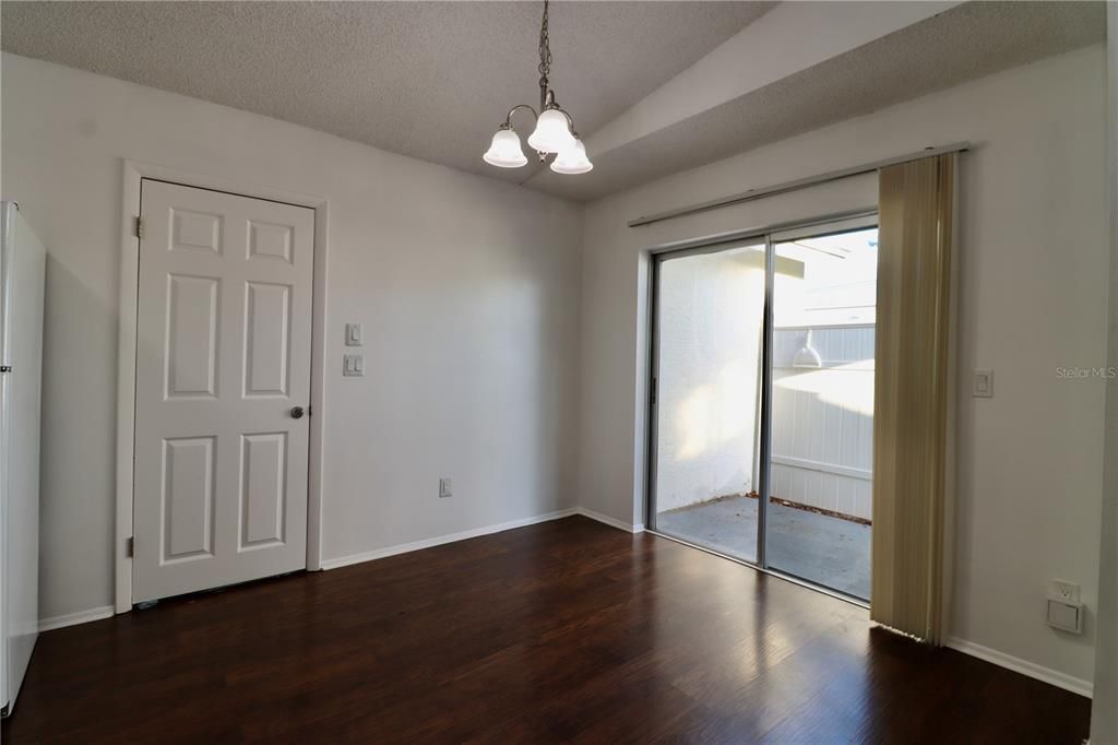 For Rent: $2,350 (3 beds, 2 baths, 1718 Square Feet)