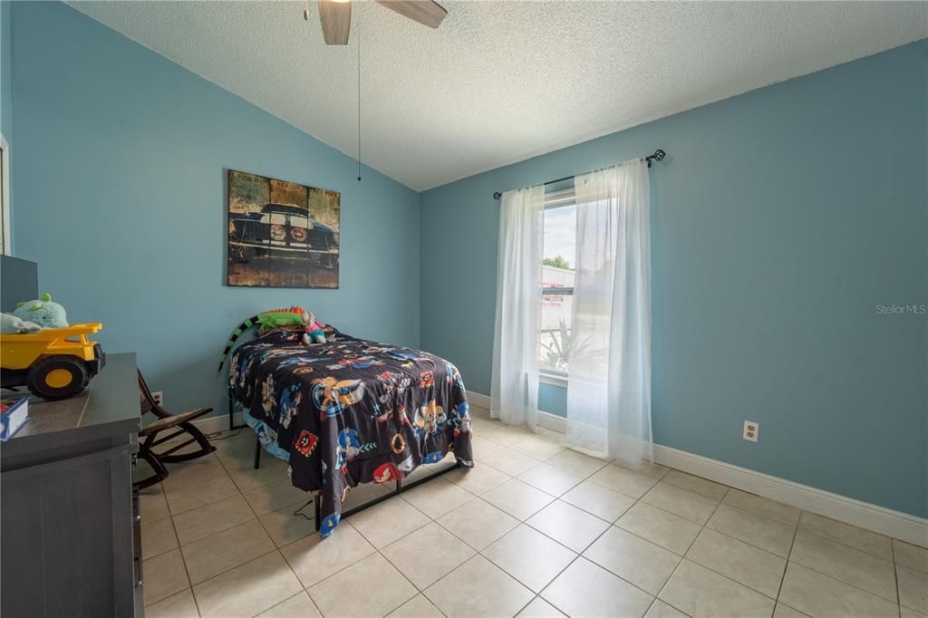 For Sale: $330,000 (3 beds, 2 baths, 1432 Square Feet)