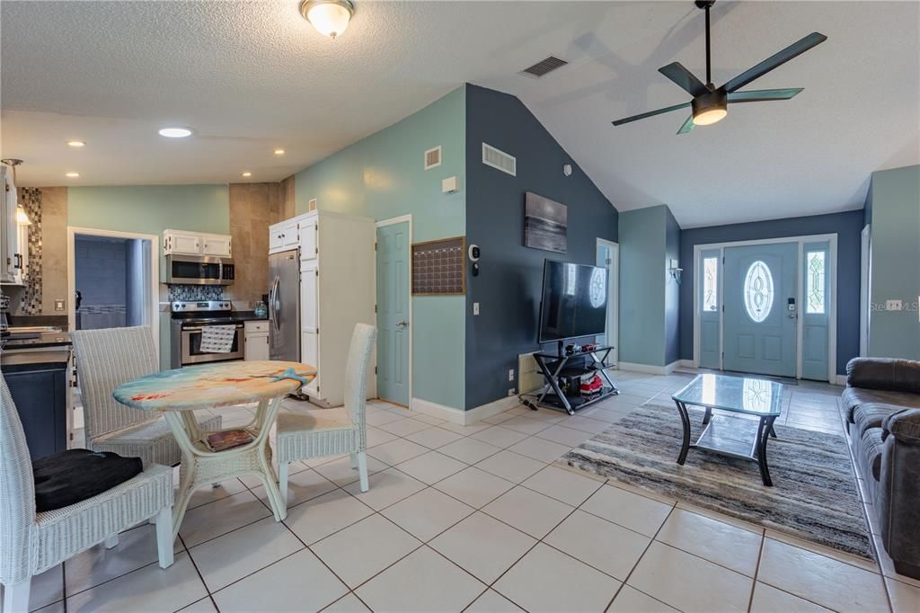 For Sale: $330,000 (3 beds, 2 baths, 1432 Square Feet)