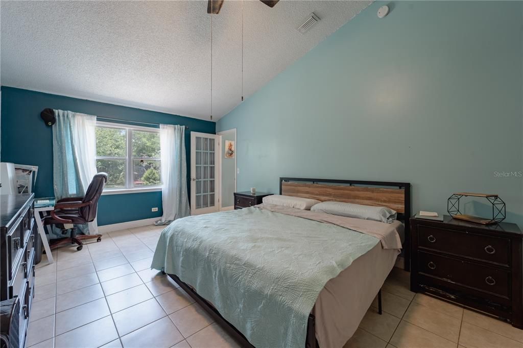 For Sale: $330,000 (3 beds, 2 baths, 1432 Square Feet)