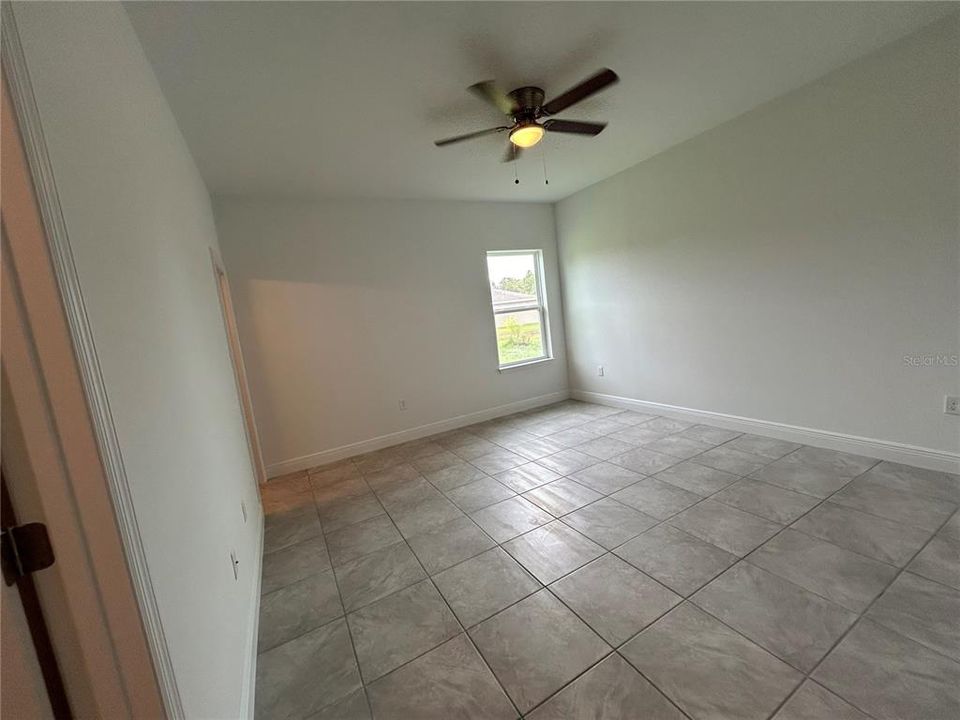 For Sale: $279,900 (4 beds, 2 baths, 1580 Square Feet)