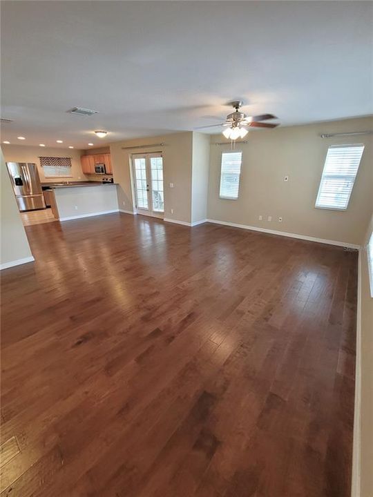 Active With Contract: $3,490 (3 beds, 2 baths, 1663 Square Feet)