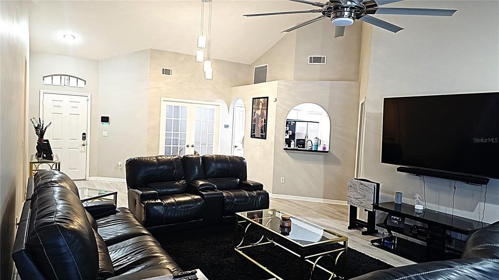 For Sale: $449,500 (3 beds, 2 baths, 1651 Square Feet)