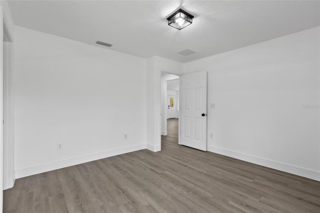 Active With Contract: $390,000 (3 beds, 2 baths, 1393 Square Feet)