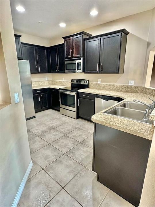 For Sale: $275,000 (2 beds, 2 baths, 1200 Square Feet)