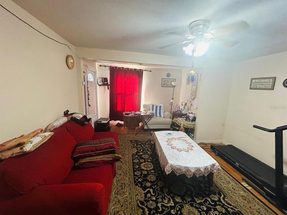 For Sale: $199,000 (3 beds, 1 baths, 864 Square Feet)