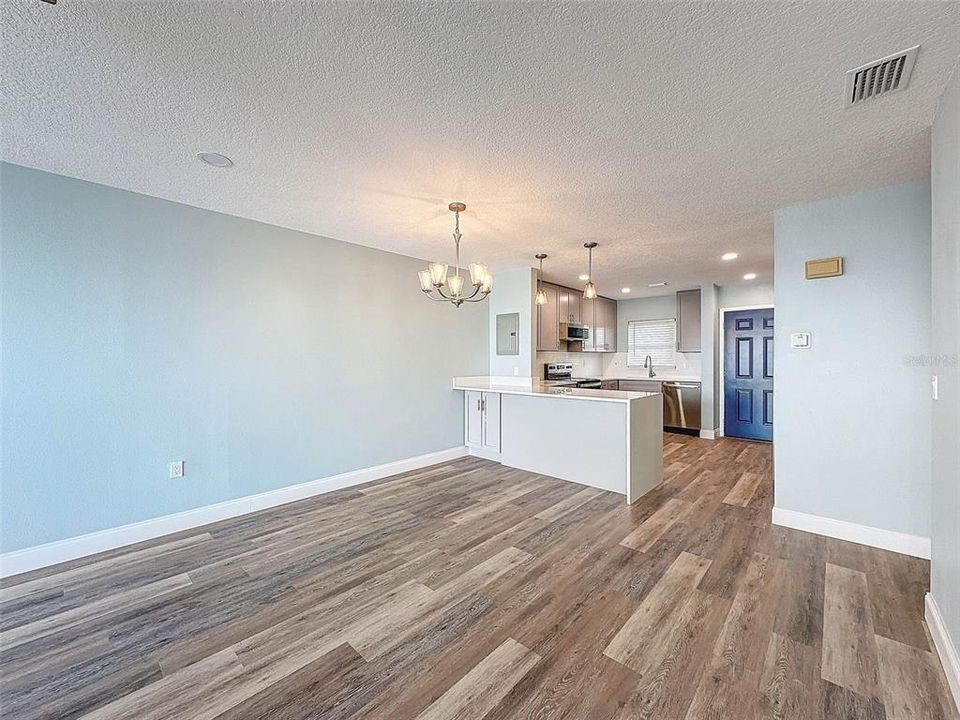 For Sale: $265,900 (2 beds, 2 baths, 959 Square Feet)