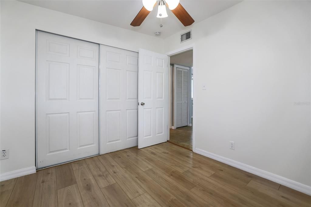 For Sale: $275,000 (2 beds, 1 baths, 818 Square Feet)