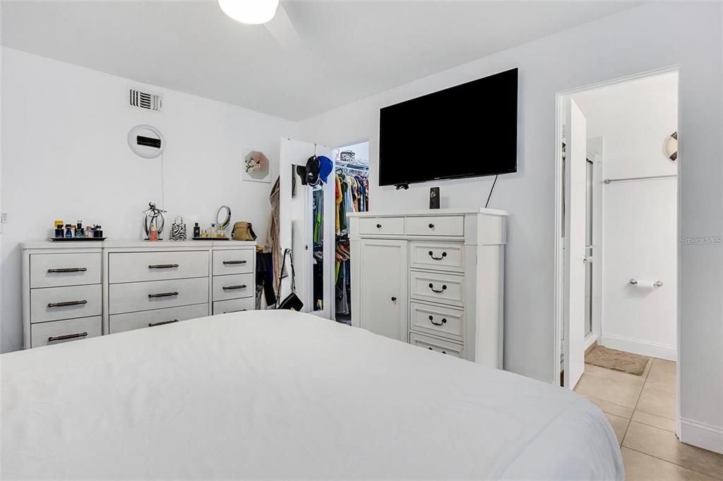 For Sale: $280,000 (2 beds, 2 baths, 1195 Square Feet)