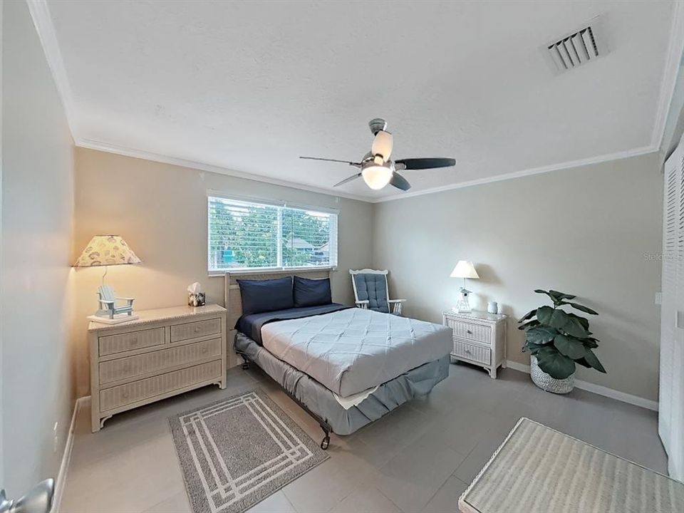 For Sale: $385,000 (2 beds, 2 baths, 1140 Square Feet)