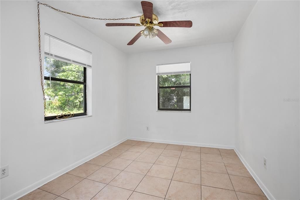 For Sale: $215,000 (3 beds, 1 baths, 1055 Square Feet)