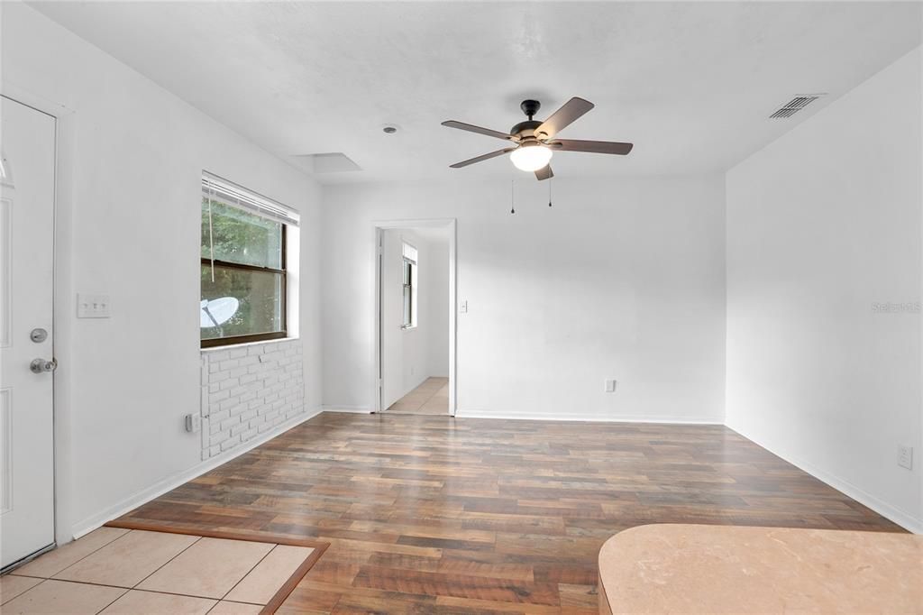 For Sale: $215,000 (3 beds, 1 baths, 1055 Square Feet)