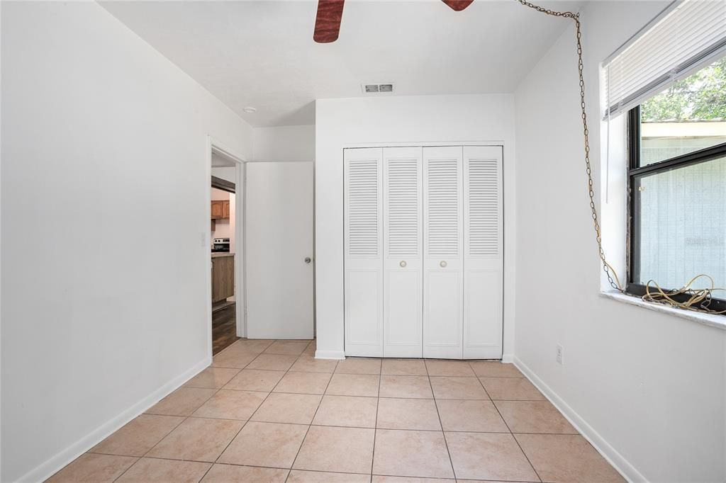 For Sale: $215,000 (3 beds, 1 baths, 1055 Square Feet)